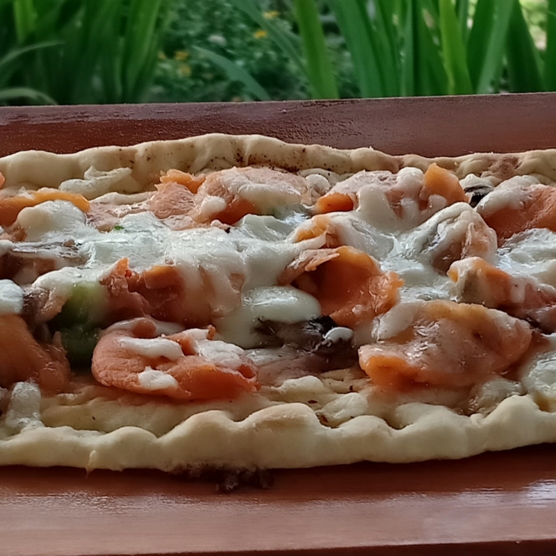 Somon pide (turkish pizzza)